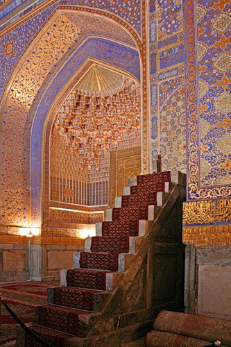 The-niche-of-mihrab-and-minbar-of-the-medrese-Tillya-Kary