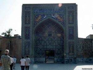 Портал мечети Надир Диван Беги