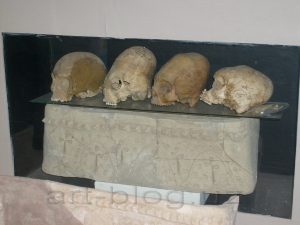Асуарий с черепами. Музей Афросиаба. Самарканд
