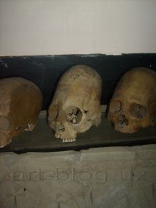 Асуарий с черепами, фрагмент. Музей Афросиаба. Самарканд