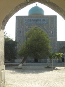 Внутренний двор мечети Надир Диван Беги. Самарканд