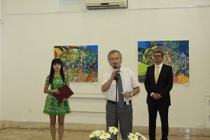 На открытии выставки. Акмаль Нур и посол Латвии в Узбекистане.