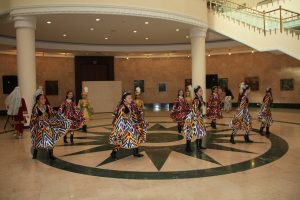 Детский танцевальный коллектив на открытии сезона выставок в ГНБУ (2)