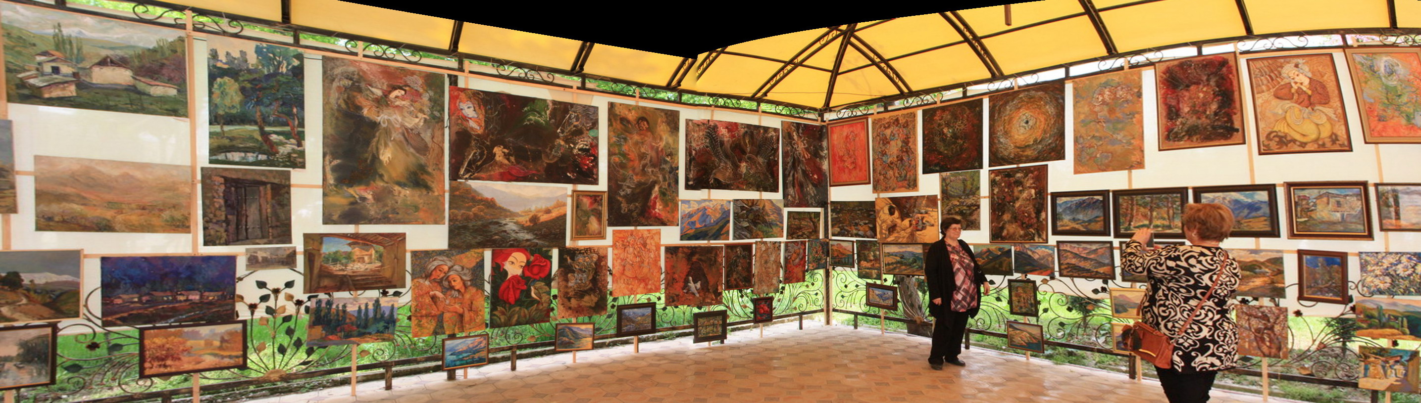 Экспозиция картин группы Эски шахар.