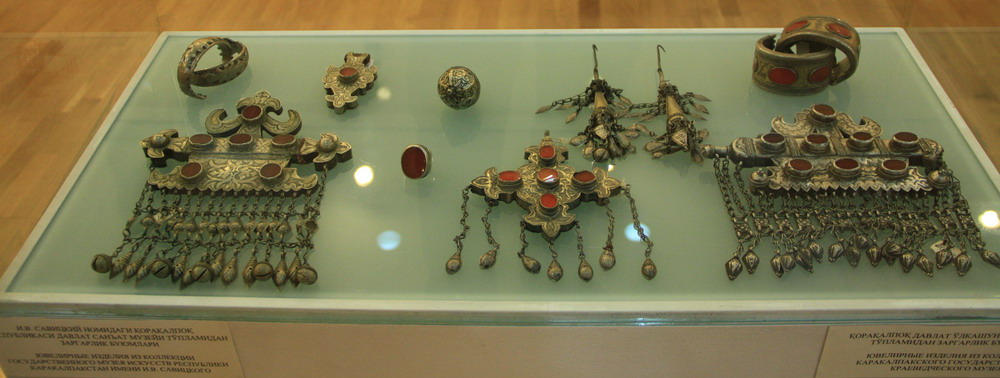 Ювелирные изделия (Каракалпакский государственный краеведческий музей)