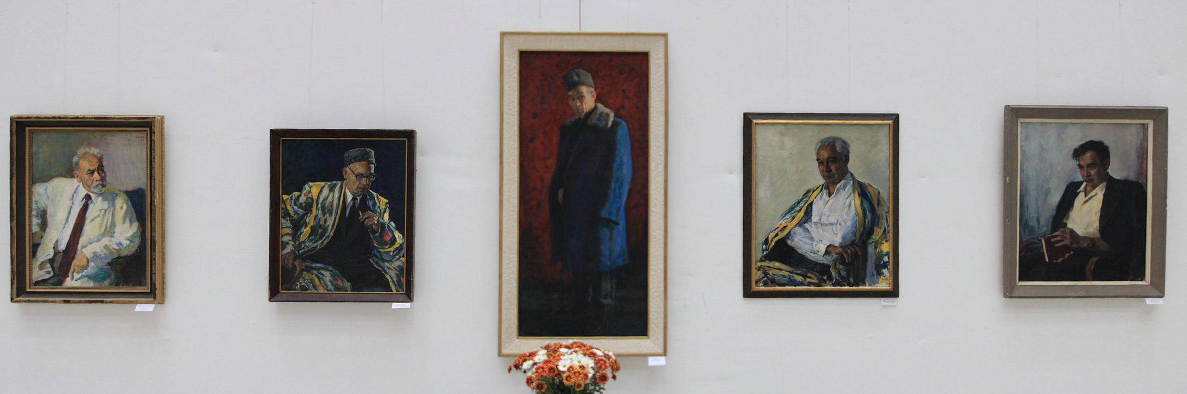 Абдулхак Абдуллаев. Экспозиция портретов (3)