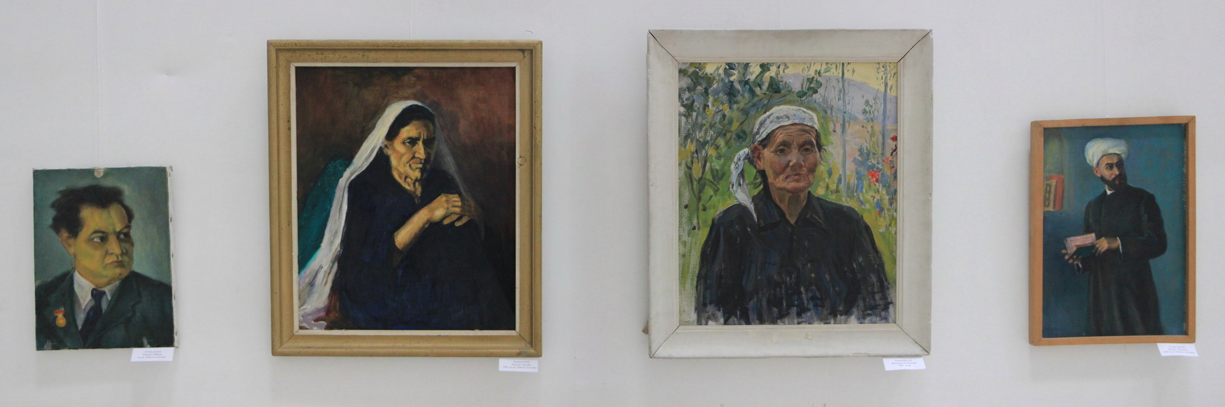 Абдулхак Абдуллаев. Экспозиция портретов. Портреты Ойбека, матери, Женщина из Хумсана.