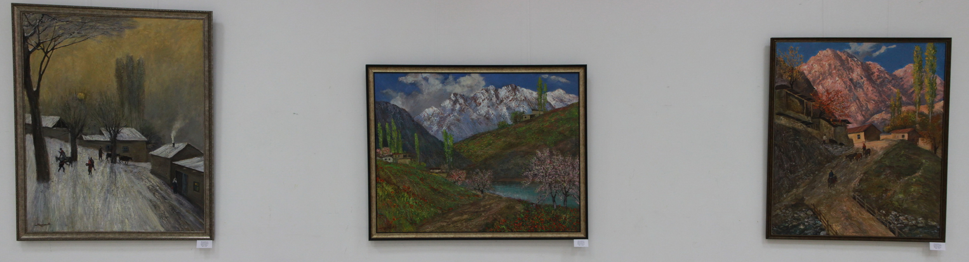 Экспозиция картин Хакима Мирзахмедова.
