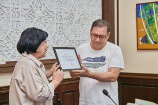 Вручение Благодпрственного письма Артуру Джумагари