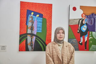 Гулжахон Махаммаджанова на фоне своих работ. Ферганская область. Из под Коканда. Бронзовая медалистка.